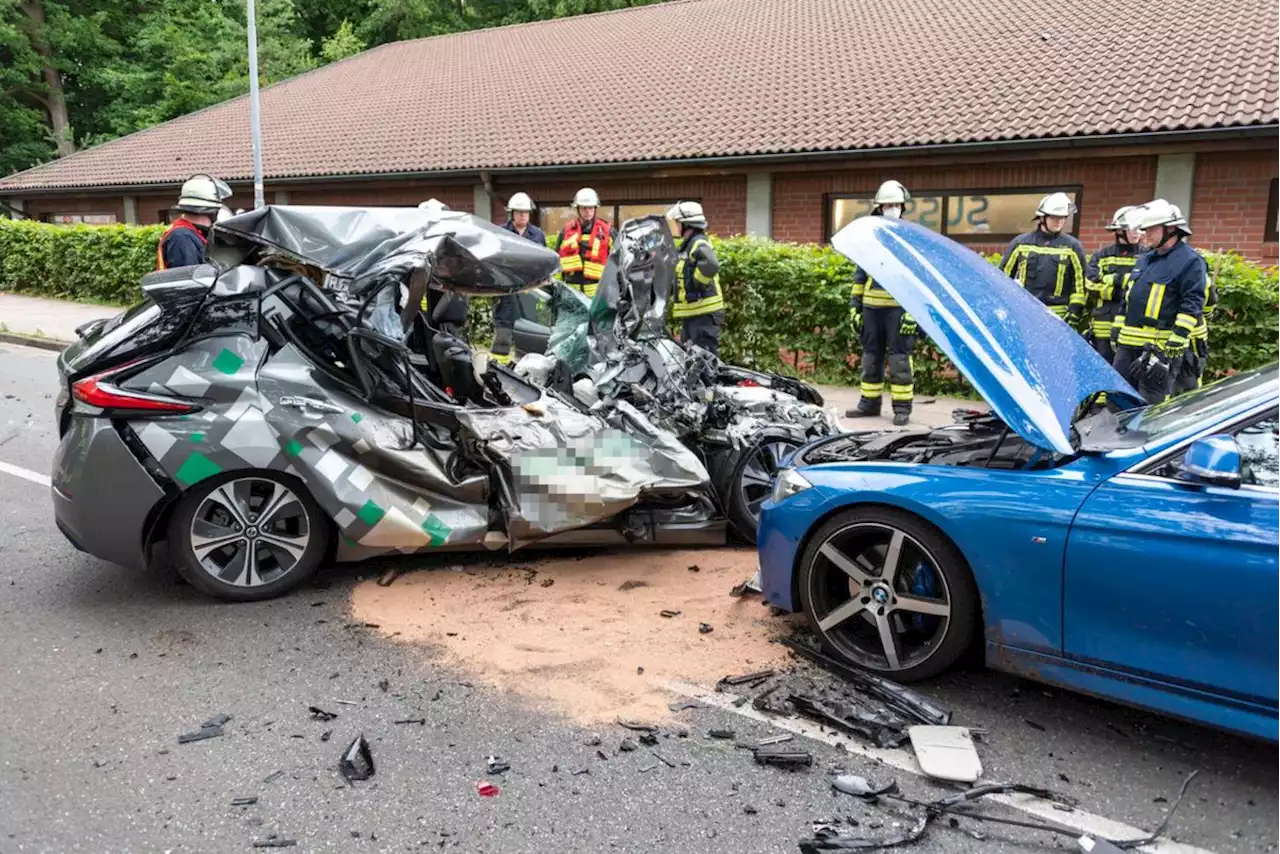 Autofahrer wird am Steuer bewusstlos – mehrere Verletzte