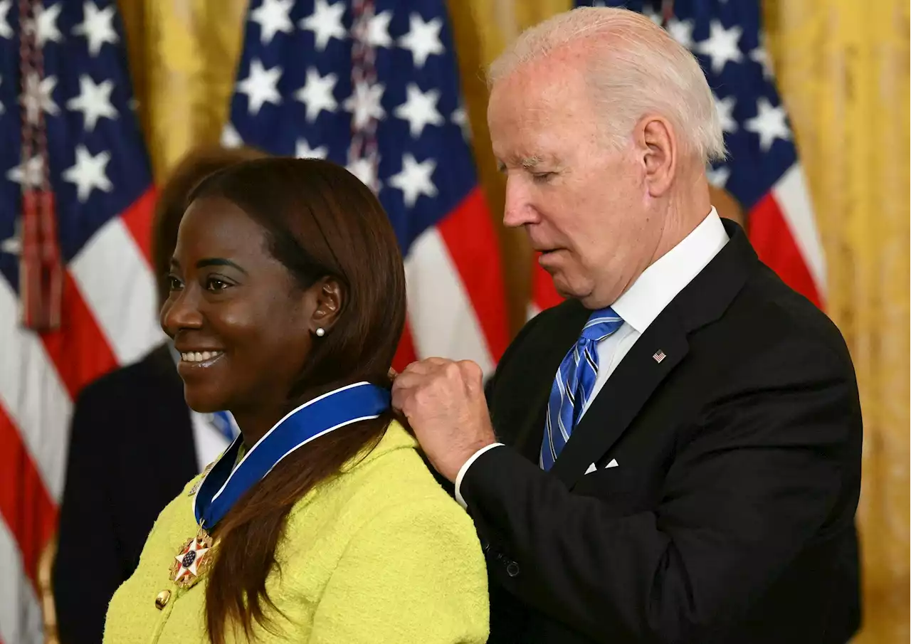 NYC Nurse Who Got 1st COVID Vaccine in U.S. Gets Medal of Freedom from President Biden