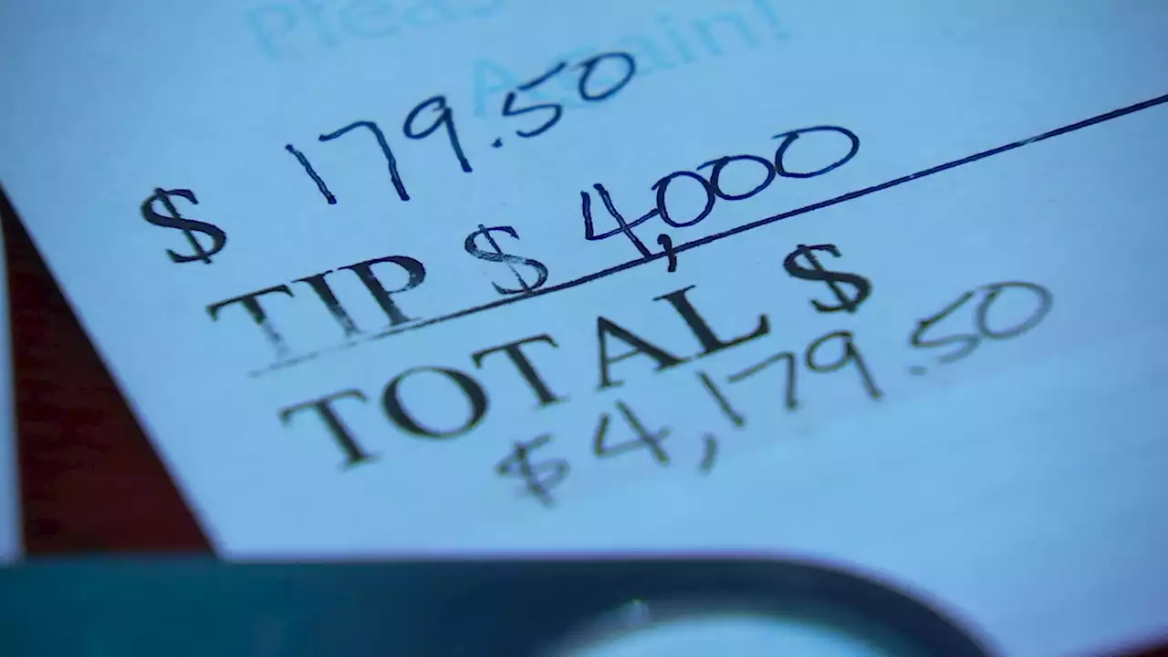 Good Samaritan Leaves $4,000 Tip for Single Mom in Texas