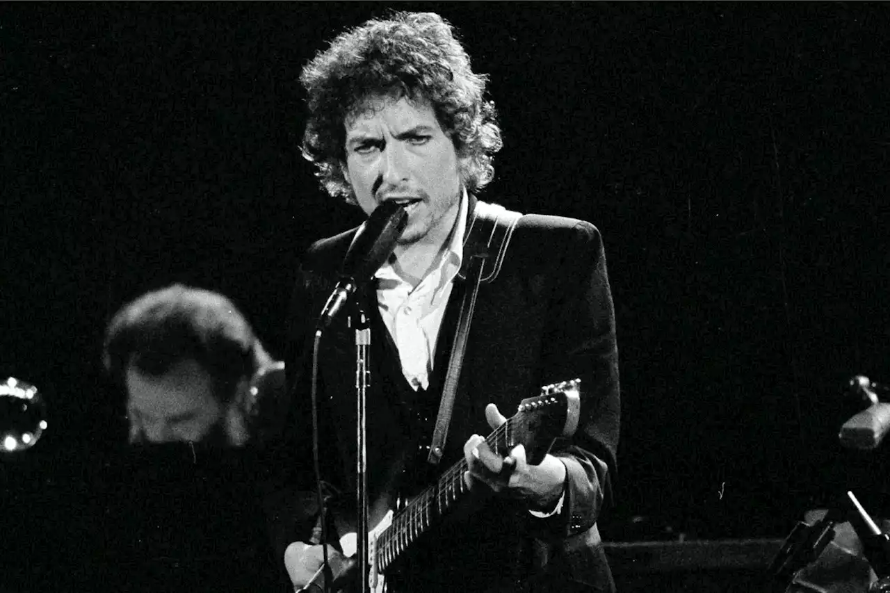 A 2021 Bob Dylan 'Blowin' in the Wind' Recording Sells for $1.8 Million at Auction: 'This Is Actually Scarce'