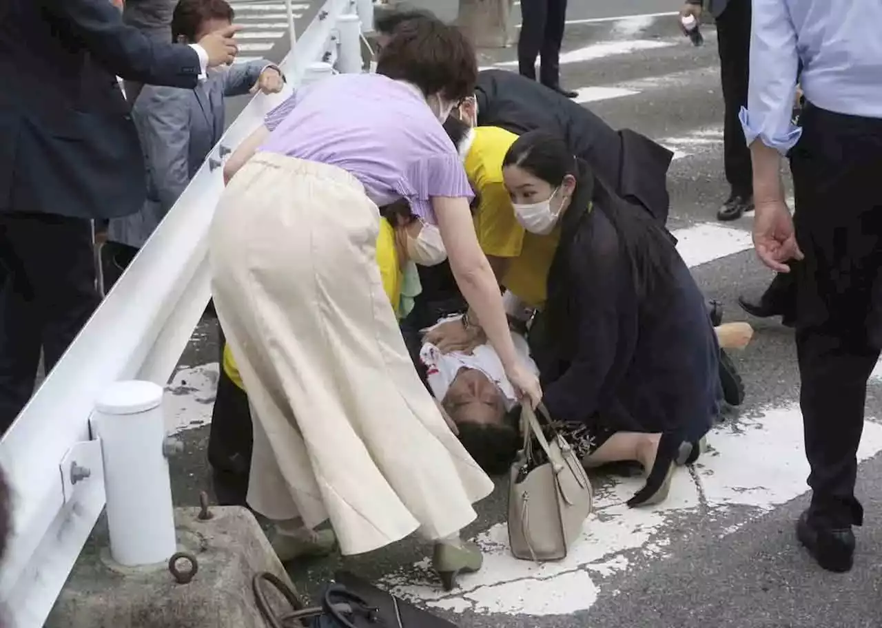 FOTO: Mantan PM Jepang Shinzo Abe Ditembak di Dada