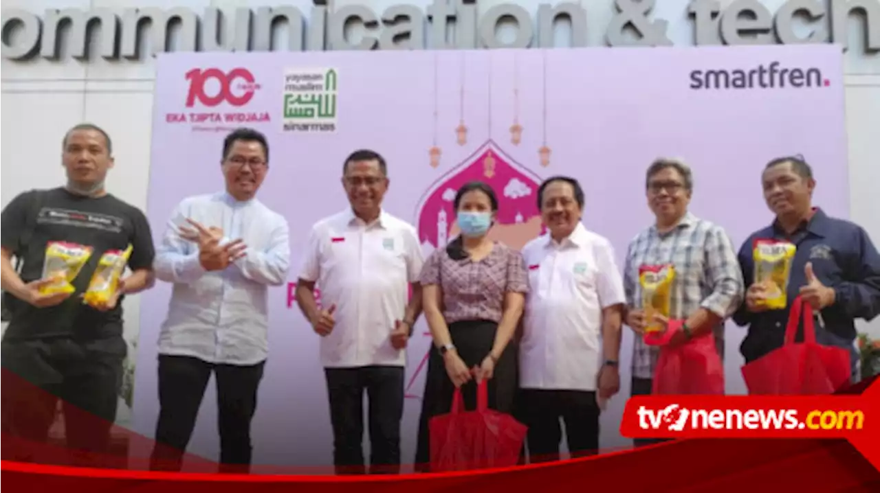 Hari Raya Iduladha, Smartfren dan Yayasan Muslim Sinar Mas Serahkan Sapi dan Kambing untuk Warga