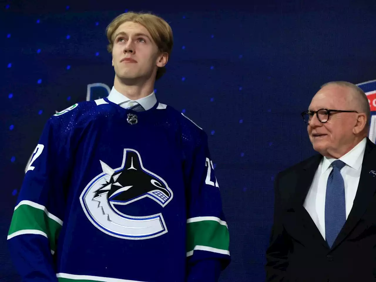 Canucks pick Jonathan Lekkerimaki in first round of 2022 NHL Entry Draft