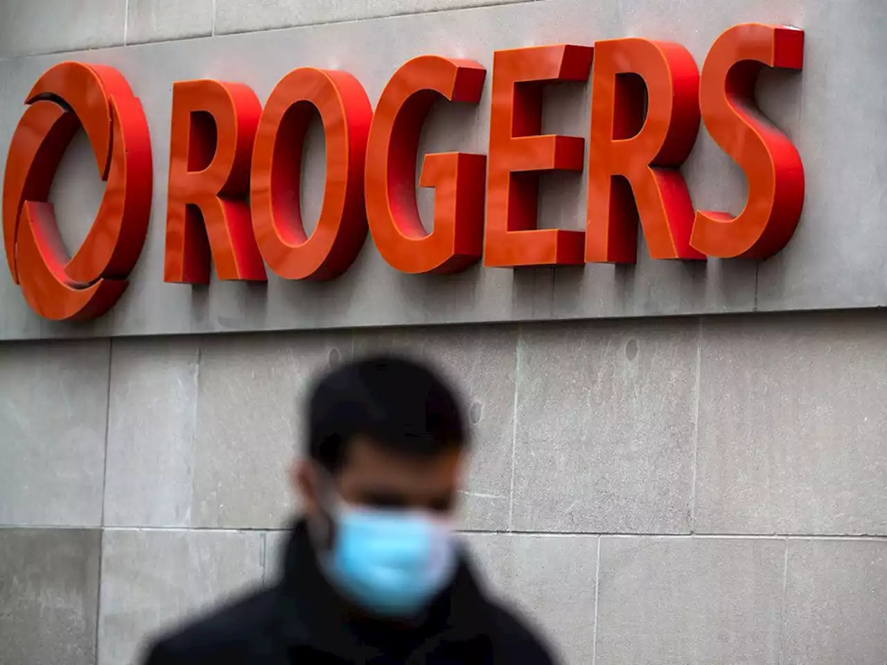 Rogers services down for thousands of customers across Canada