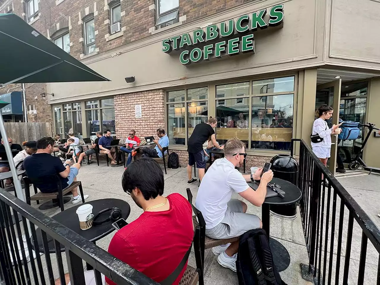 Rogers outage affects 911 calls, debit transactions and sends droves to coffee shops