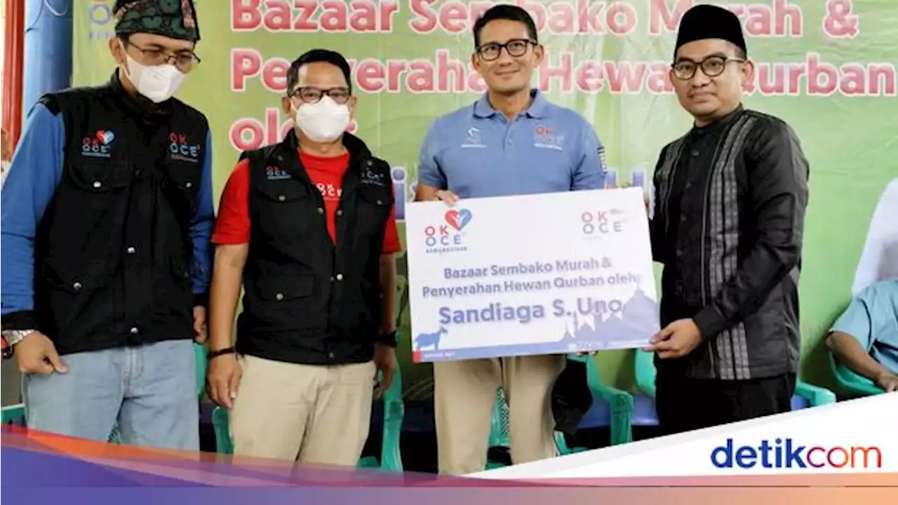 Sandiaga Gelar Bazar Sembako Murah & Salurkan Hewan Kurban di Kuningan