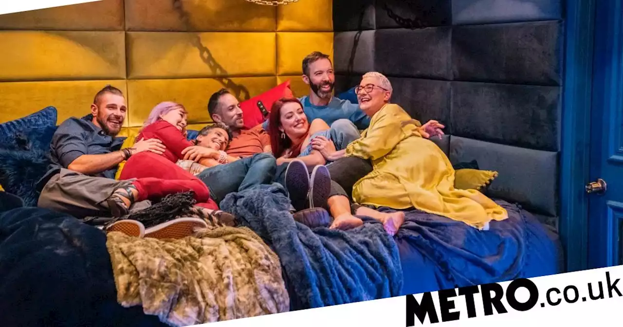 Polyamorous family ask for room with drainage for 'golden showers' in wild show