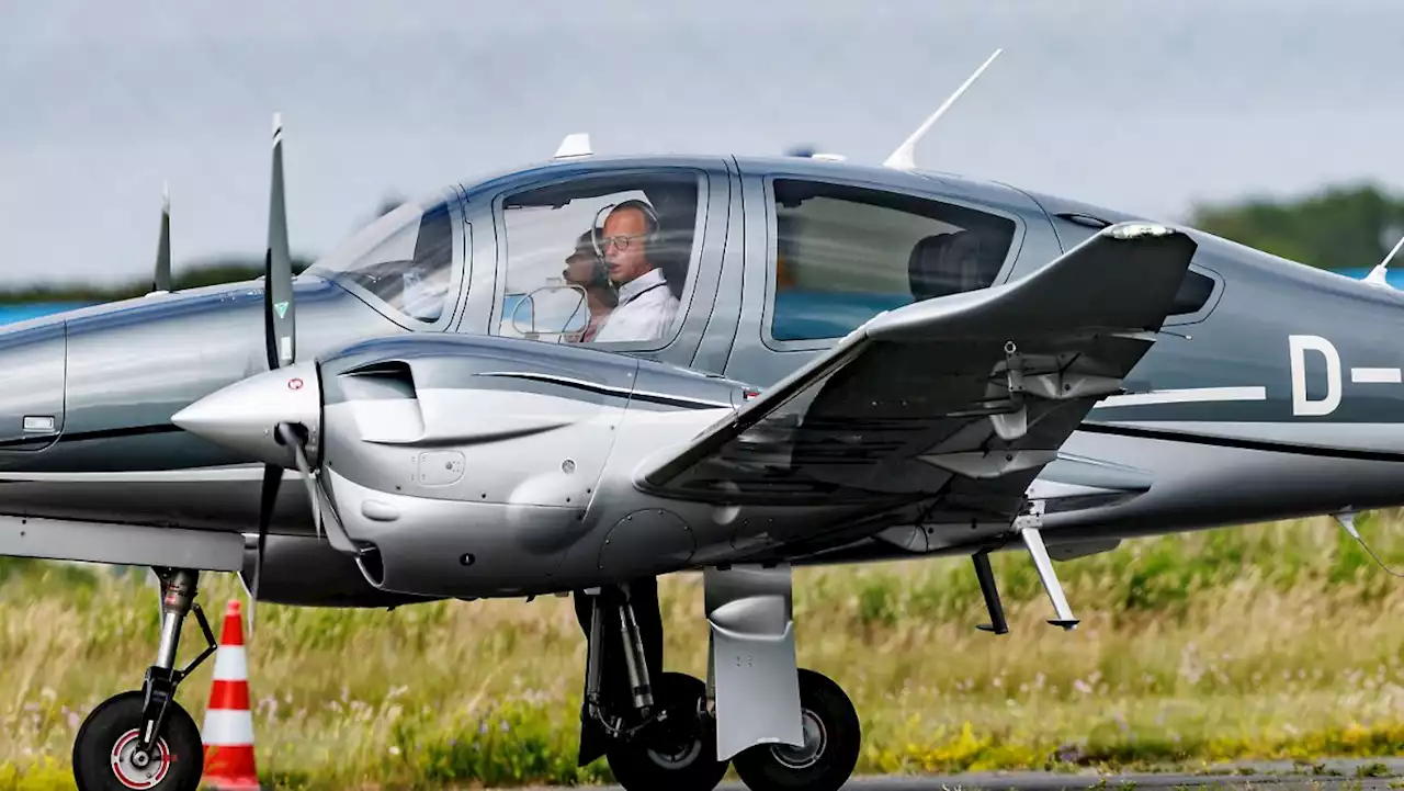 Merz kommt im Privatflieger zu Lindners Hochzeit