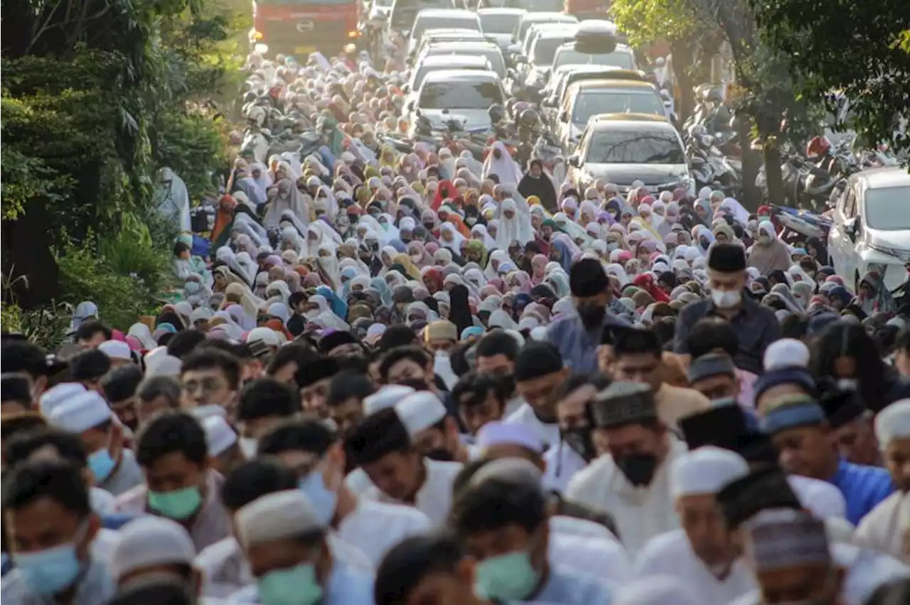 Jamaah Sholat Id di Masjid Al Ghammar Karawang Membeludak |Republika Online