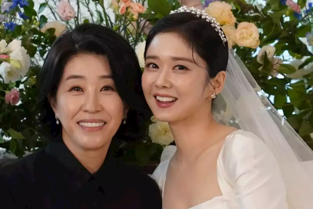 Kim Mi Kyung Shares Sweet Photos With On-Screen Daughter Jang Nara From Her Wedding