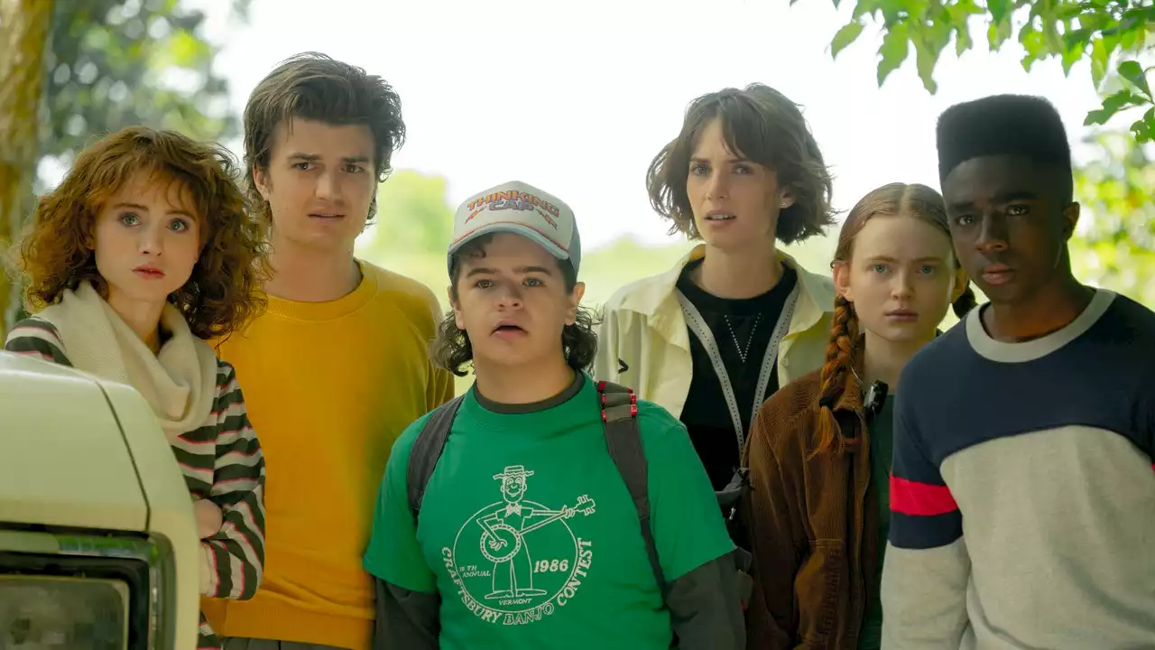 Joe Keery Is Finally in a “Stranger Things” Group Chat