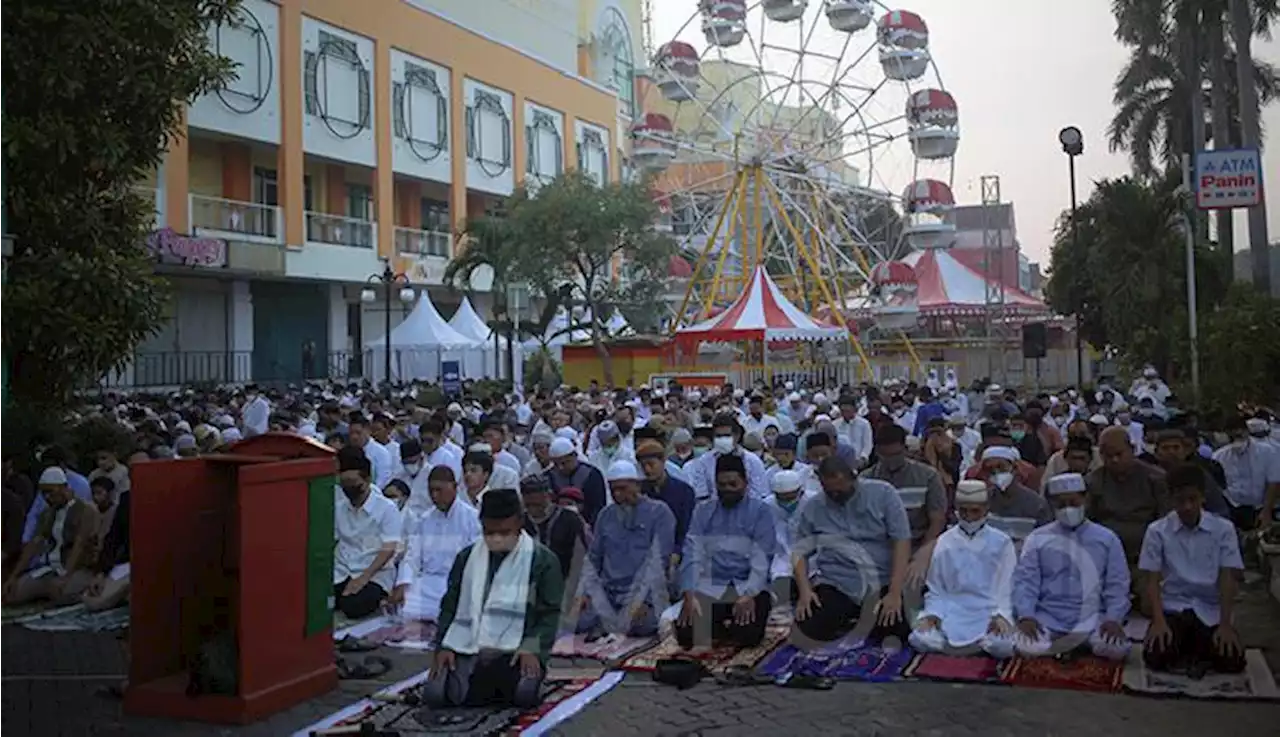 Salat Idul Adha di Halaman Grand Mall Bekasi