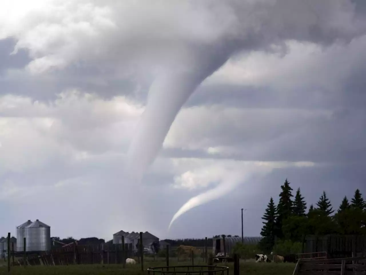 Saskatoon, Prince Albert under tornado watch, multiple funnels clouds spotted