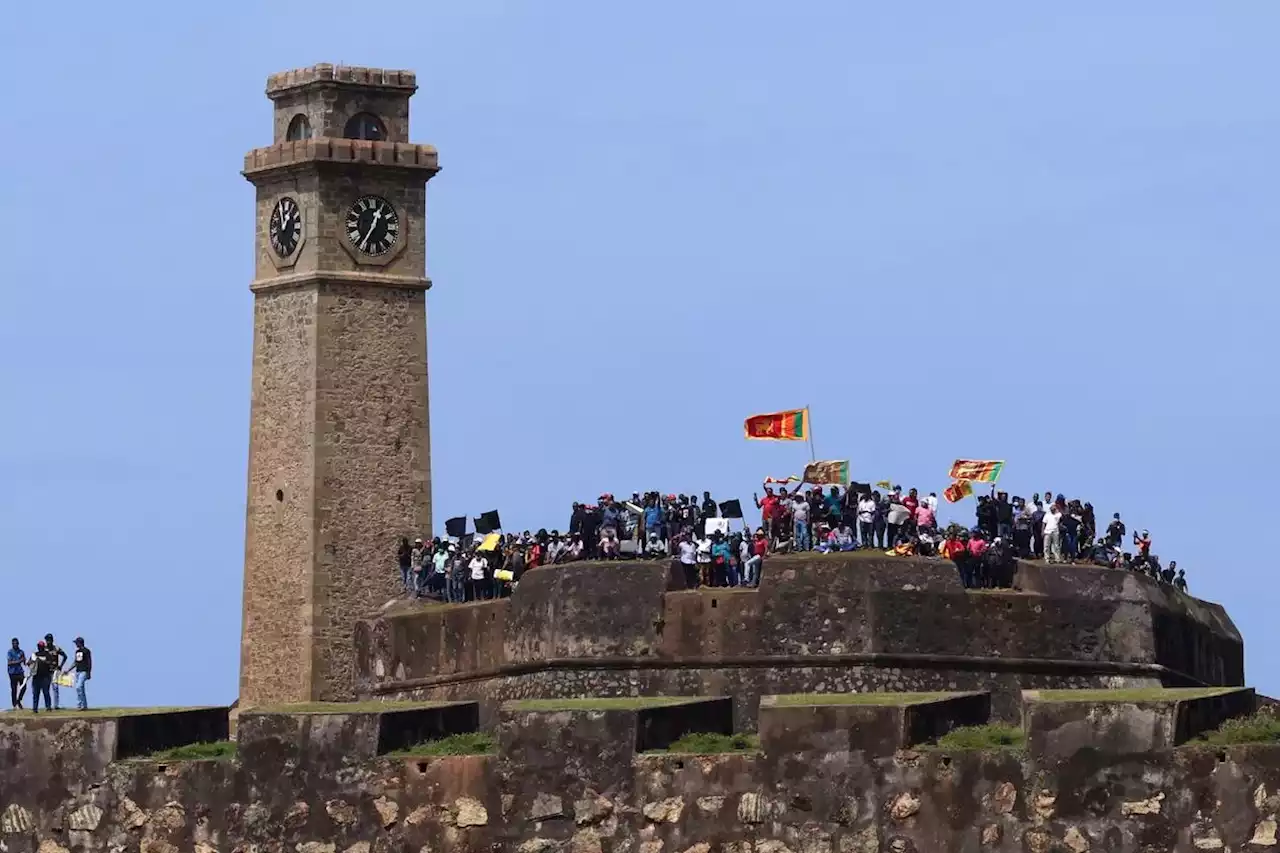 Protesters break into home of Sri Lankan PM, set it on fire