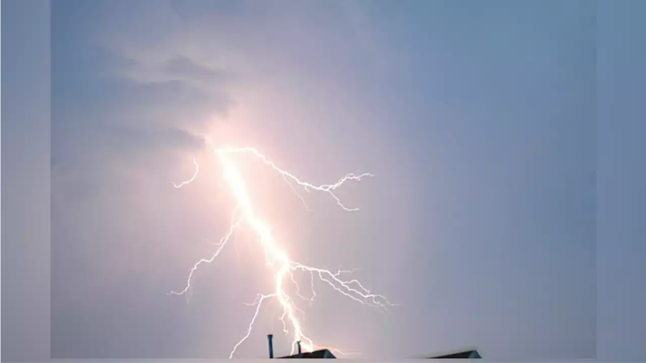 Man reportedly dies after struck by lightning on driveway