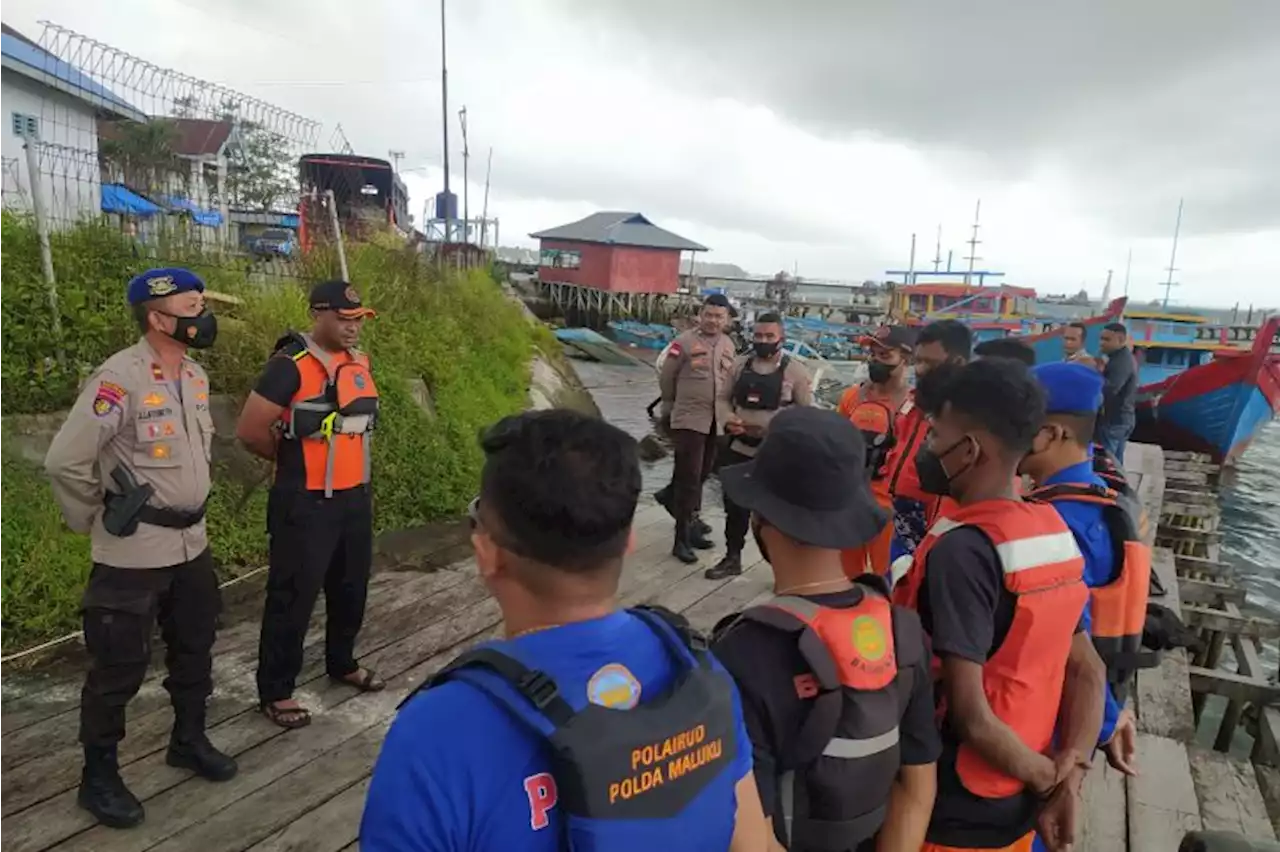 Gabungan tim SAR cari ABK KM Makin Sukses yang Jatuh di Laut