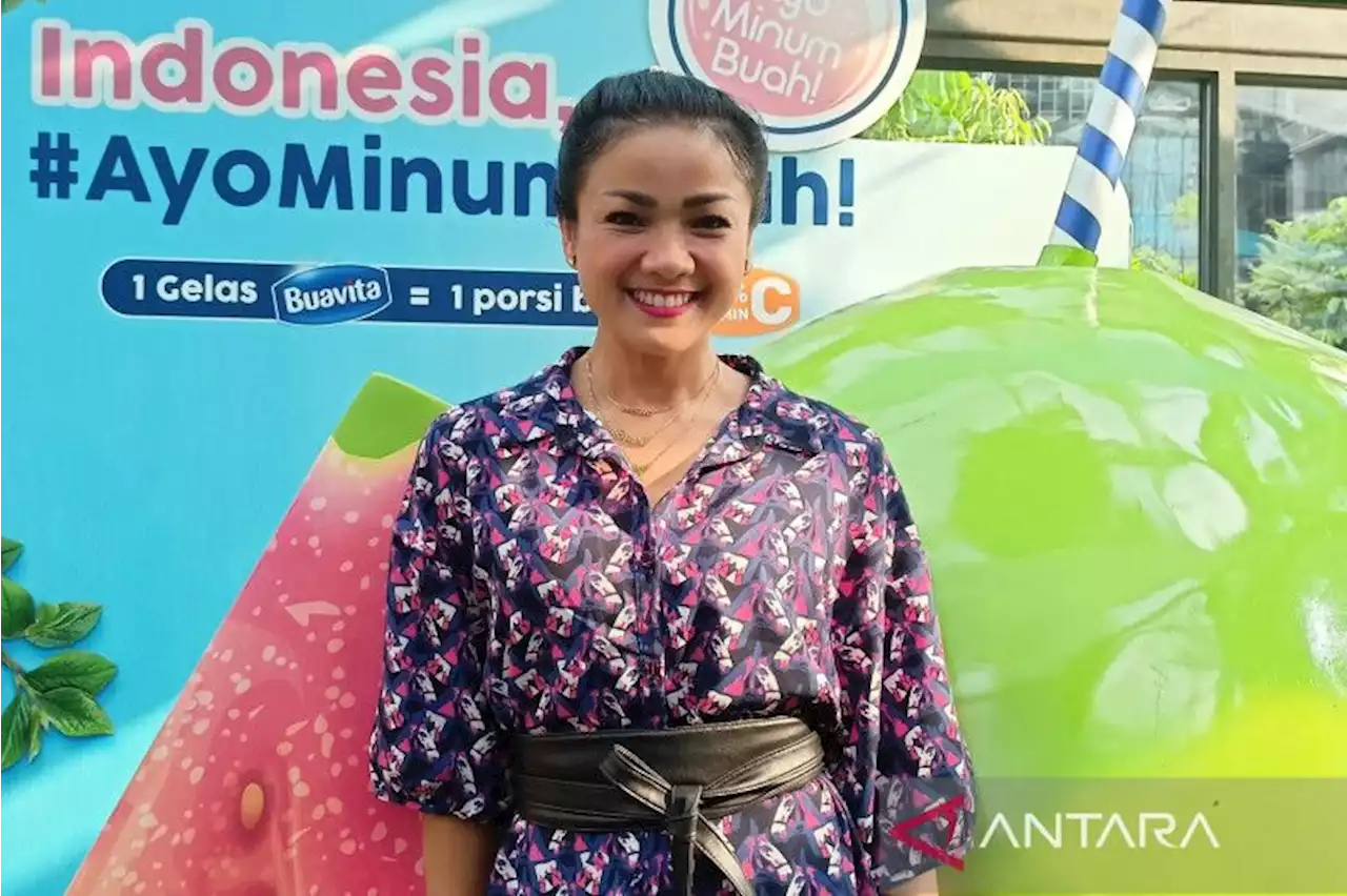 Kiat Nirina Zubir agar anak mau makan buah