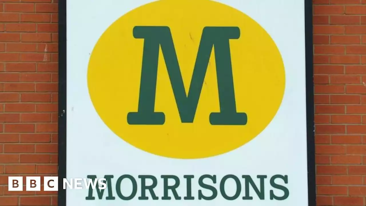 Wakefield: Man dies at Morrisons warehouse in roof collapse