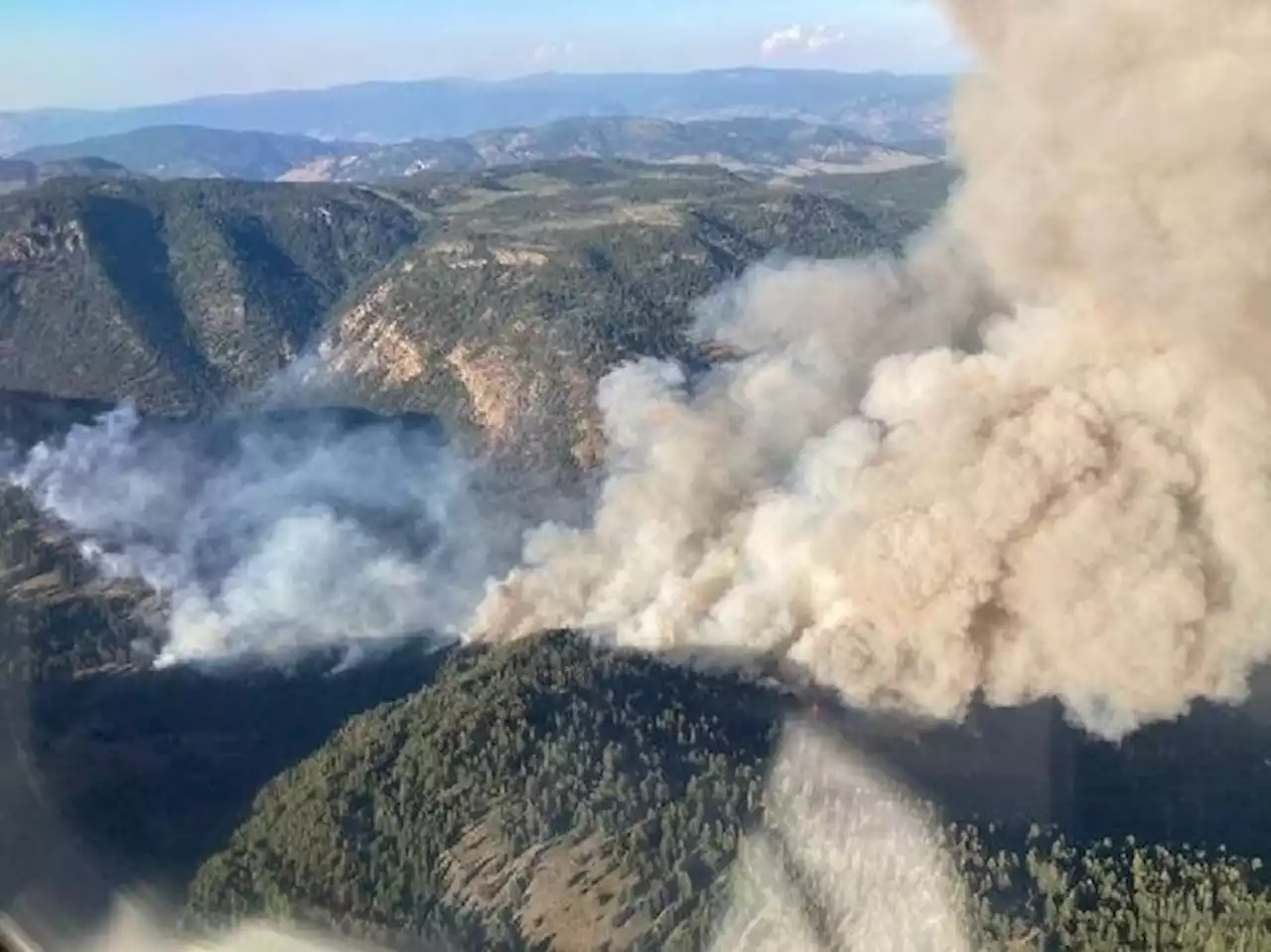 B.C. district issues evacuation order as aggressive Keremeos Creek fire grows in size