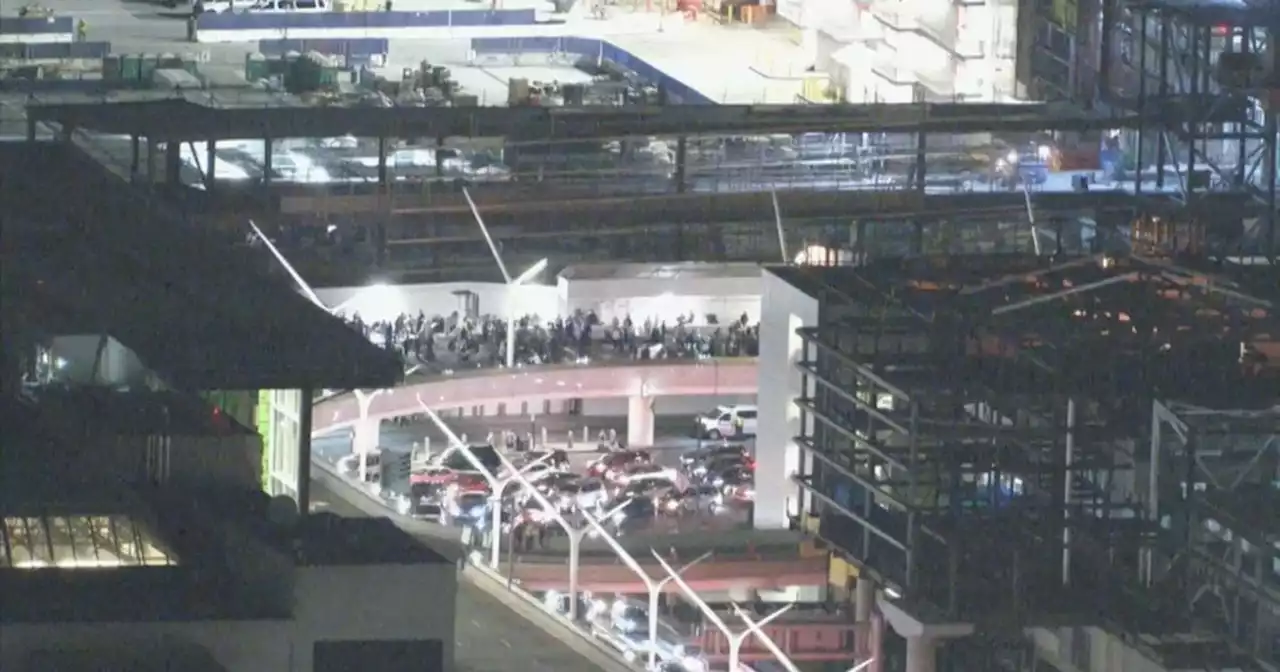 Suspicious item shuts down terminal 3 at LAX, causes massive traffic jam