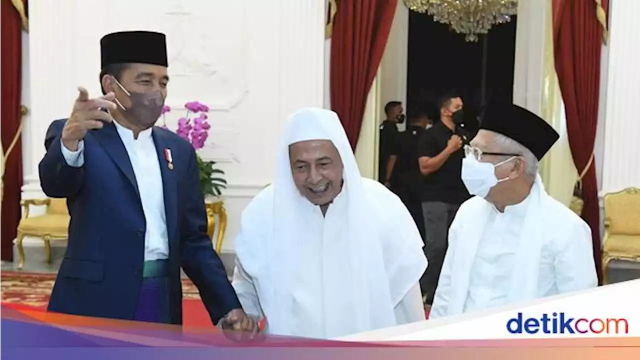 Momen Jokowi Genggam Tangan Habib Luthfi saat Zikir Kebangsaan di Istana