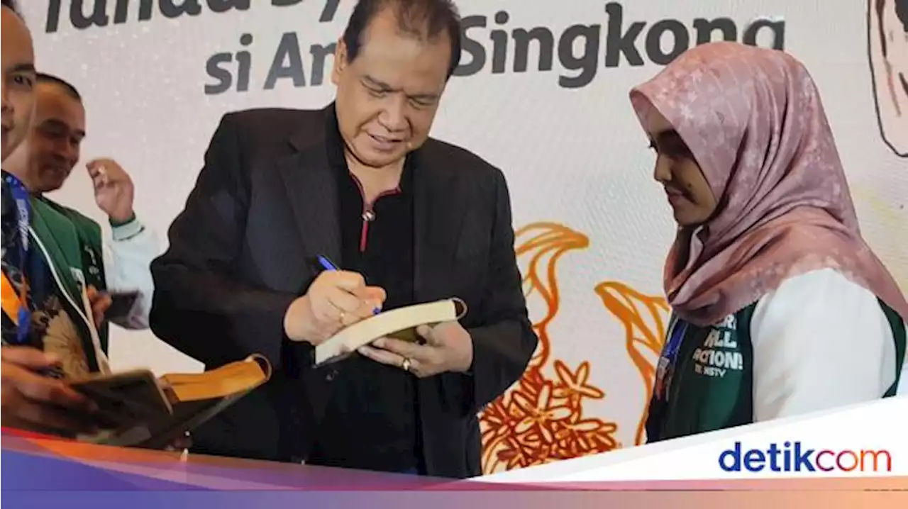 Wanita Ini Rela Melepas Gaji Puluhan Juta Demi Dapur Bu Sastro