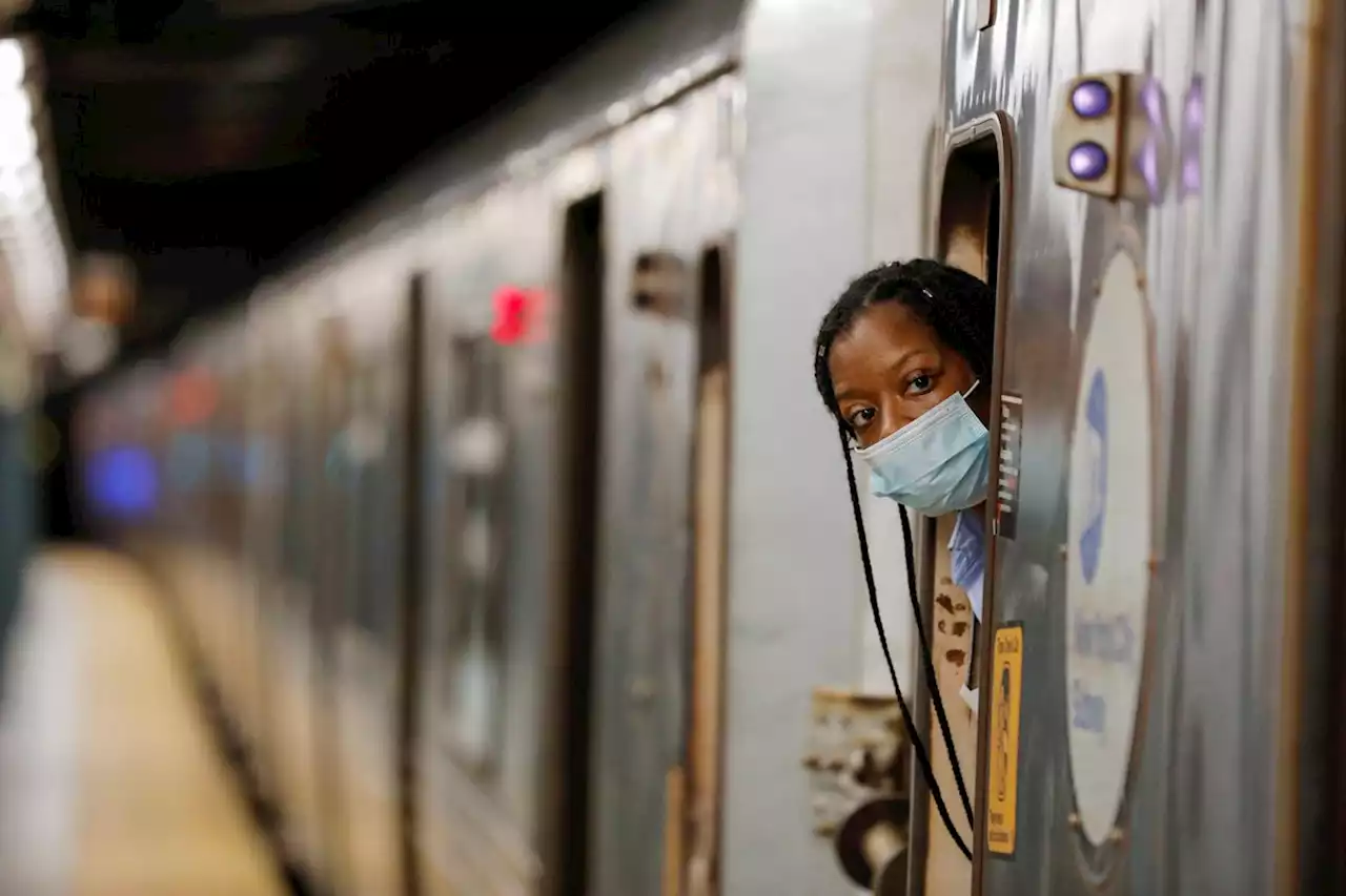 Cellular service is coming to New York's subway tunnels, but it's going to take a while | Engadget