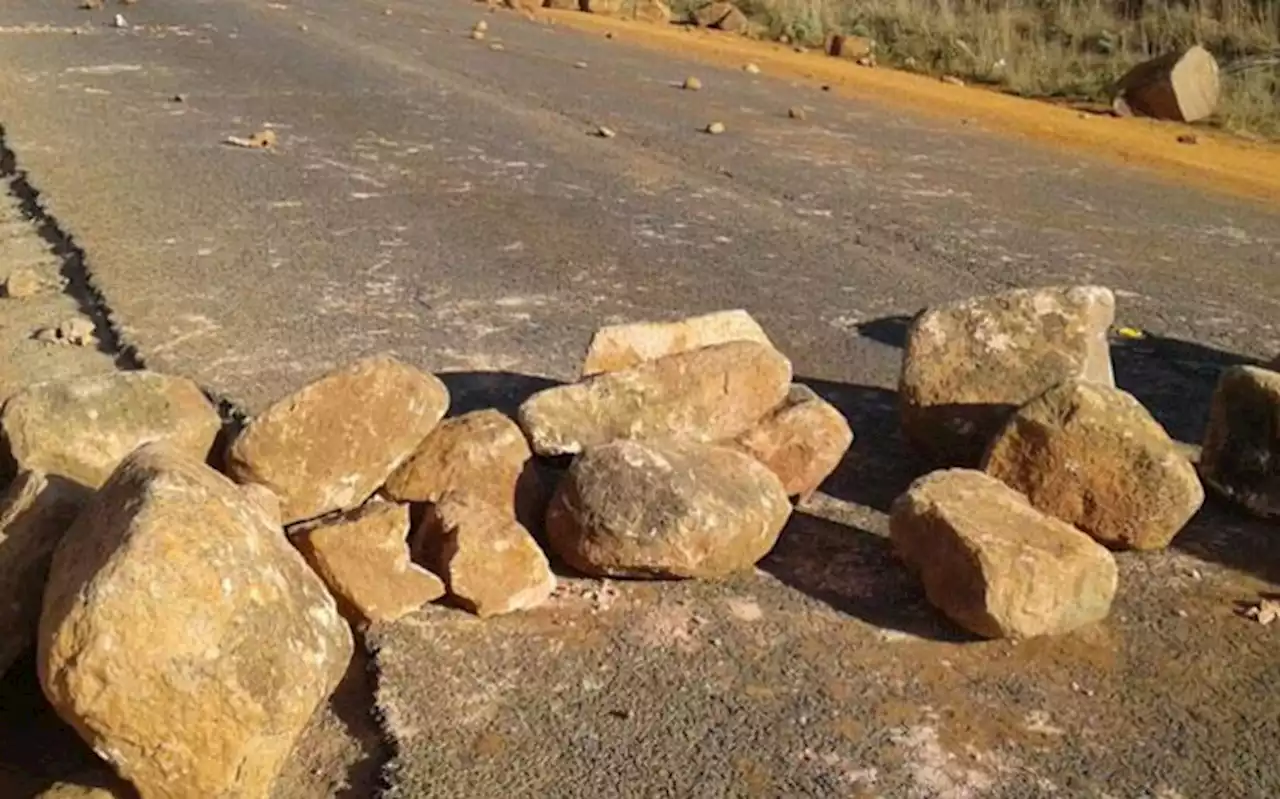 Tembisa residents block roads in protest over service delivery