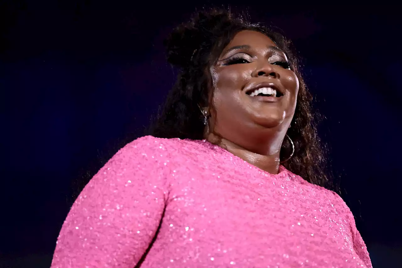 Lizzo Tops Hot 100 Again As Glass Animals’ ‘Heat Waves’ Breaks Chart Record