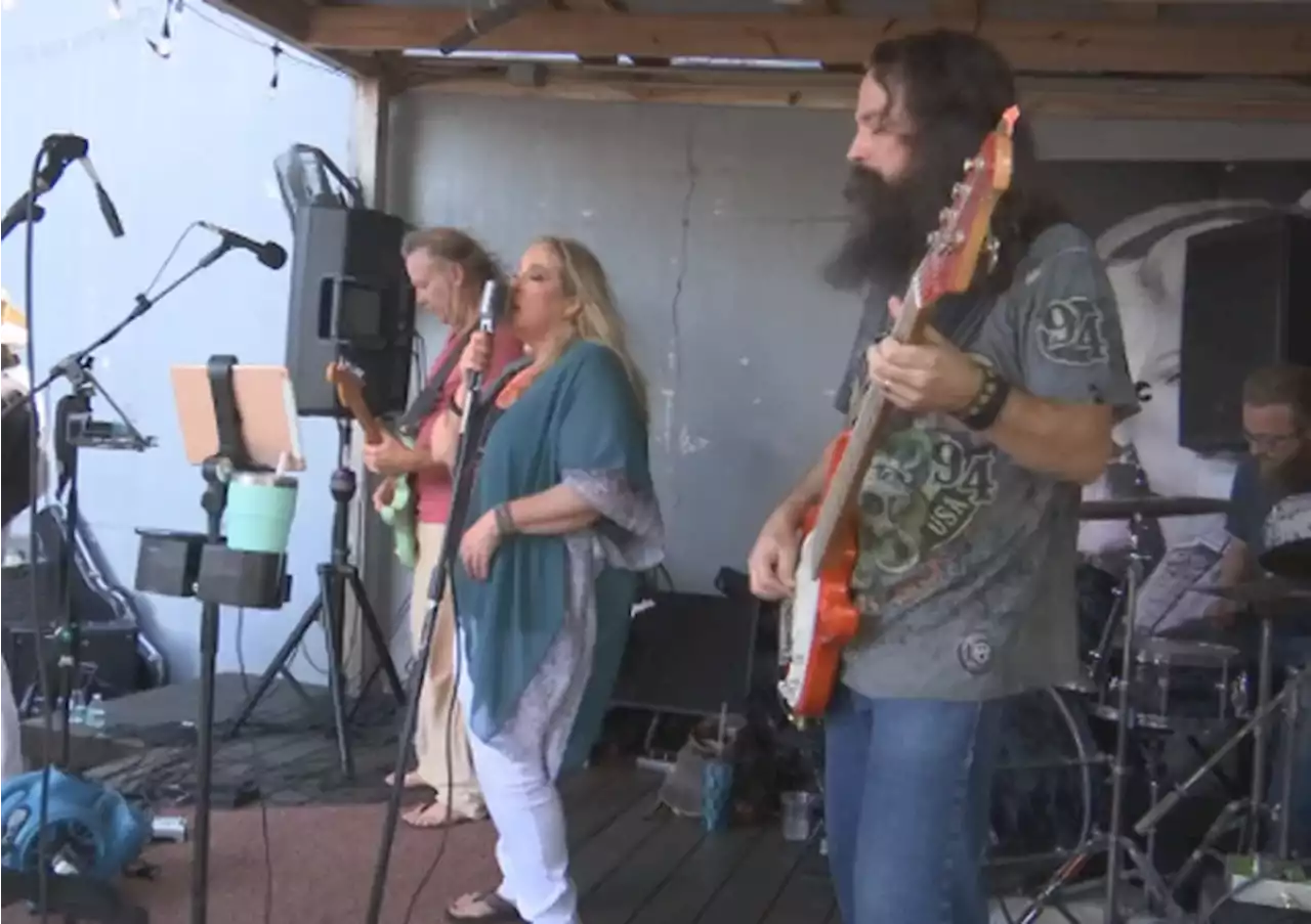 Local musicians sing for fellow musician diagnosed with cancer