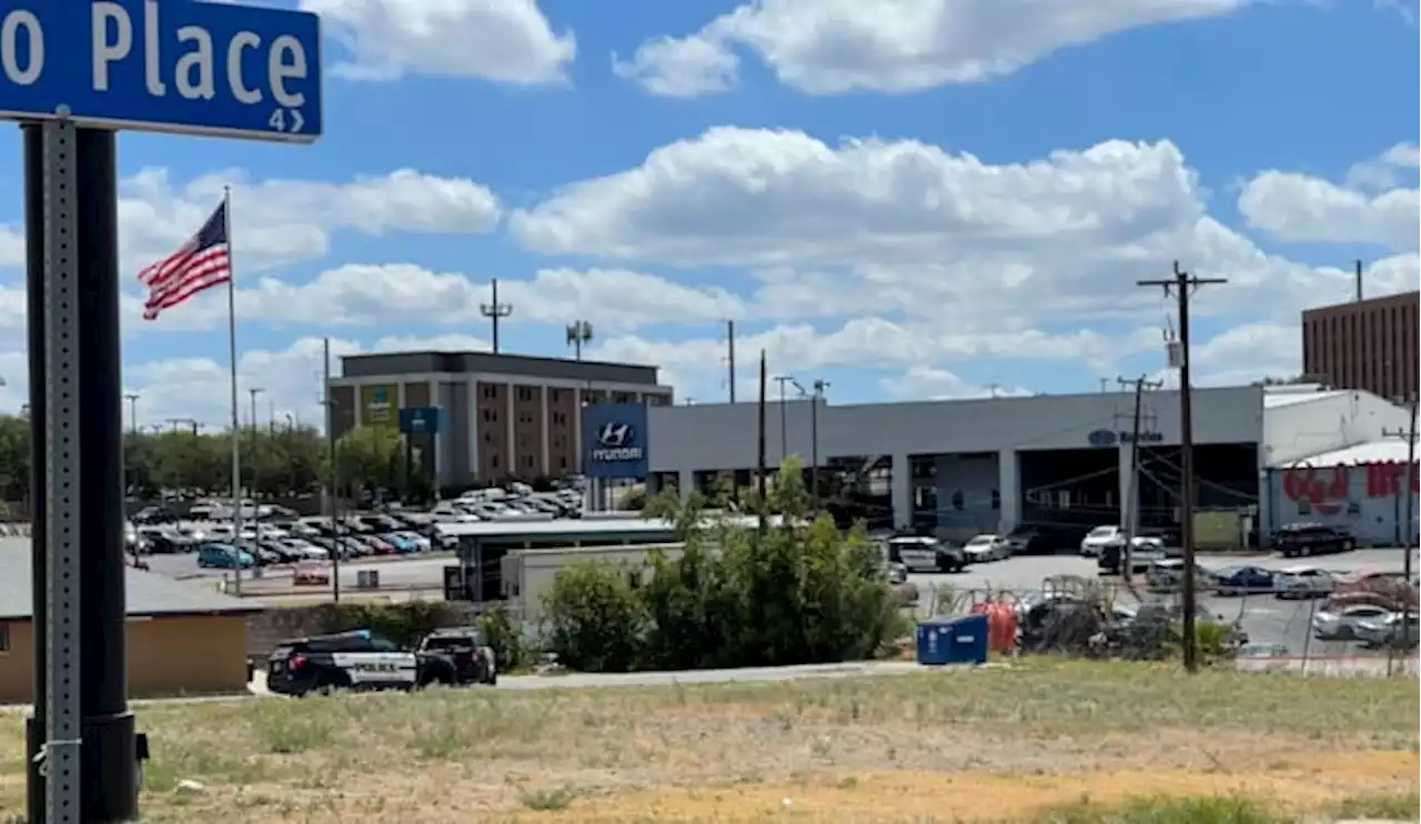 Employees at San Antonio car dealership evacuated while SAPD deals with barricaded suspect