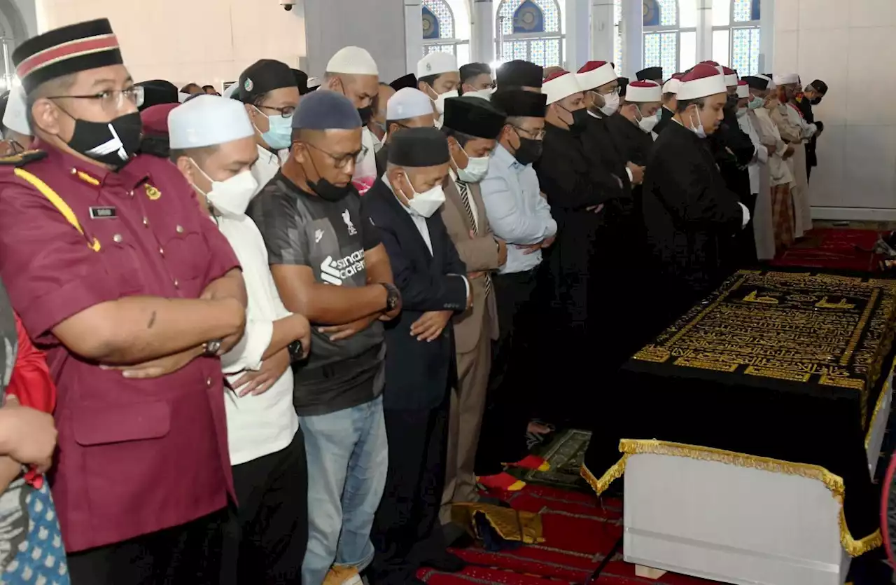 Tan Sri Abdul Khalid Ibrahim laid to rest at Shah Alam Royal Mausoleum