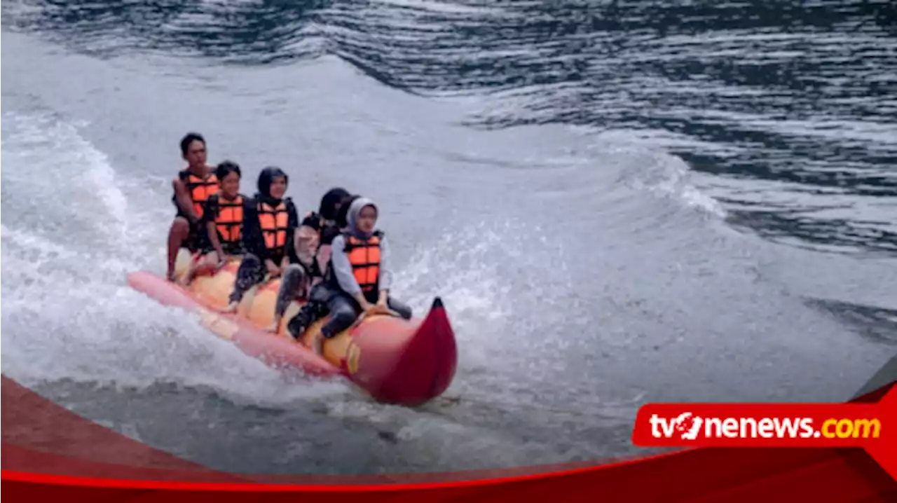 Serunya Bermain Banana Boat di Jembangan Wisata Alam Kebumen