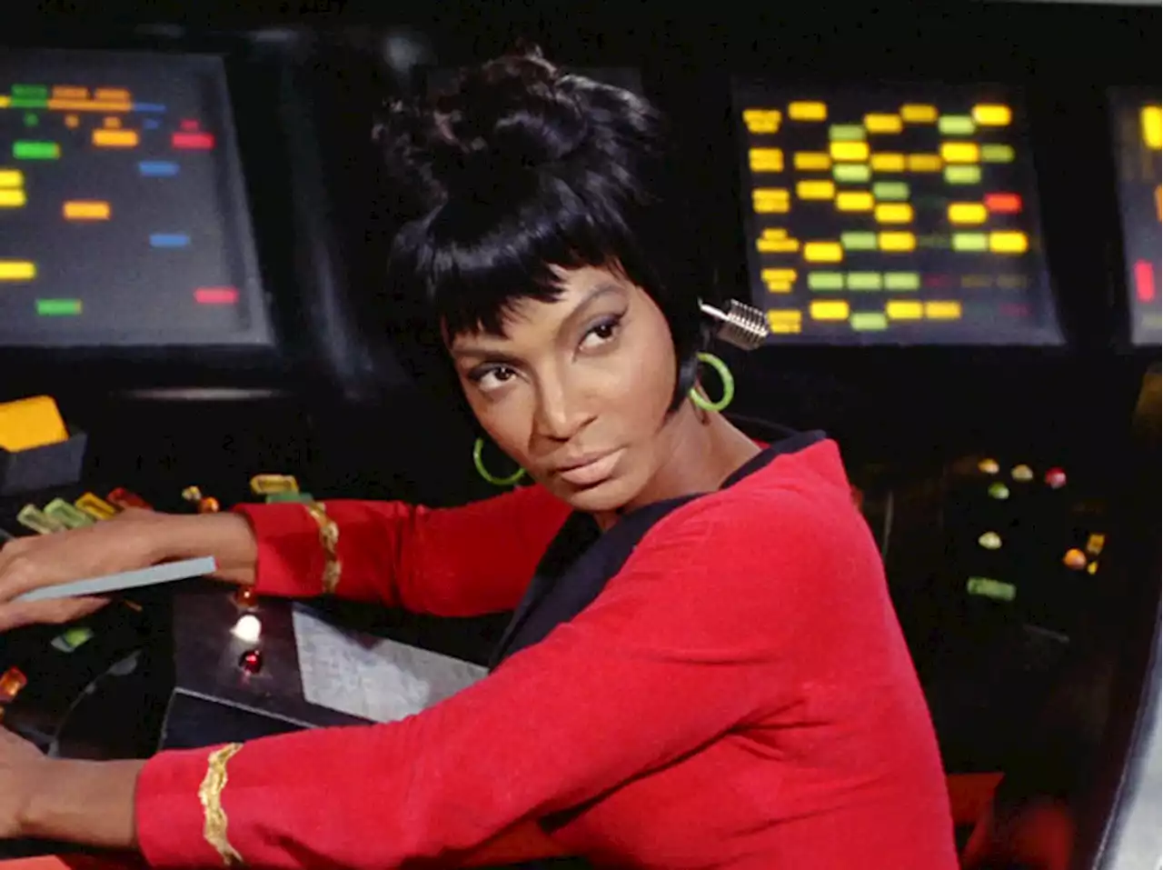 Nichelle Nichols, Lt. Uhura on 'Star Trek,' dies at 89