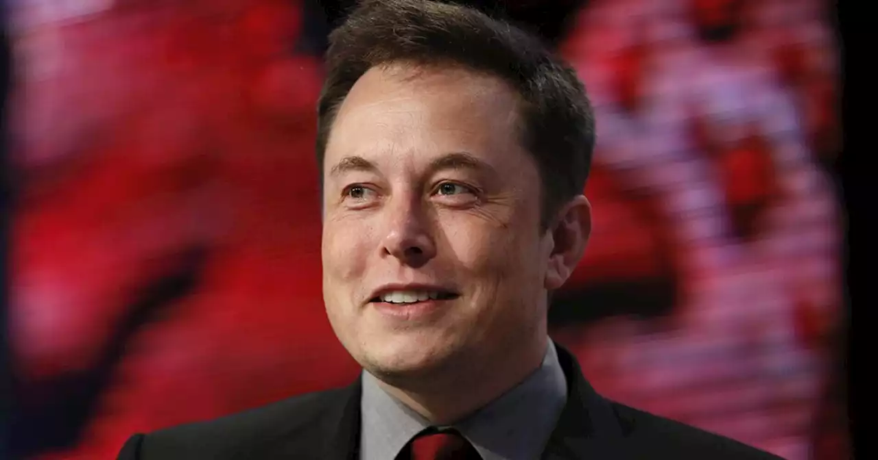 Elon Musk sells $7 billion in Tesla stock, gearing up for Twitter battle