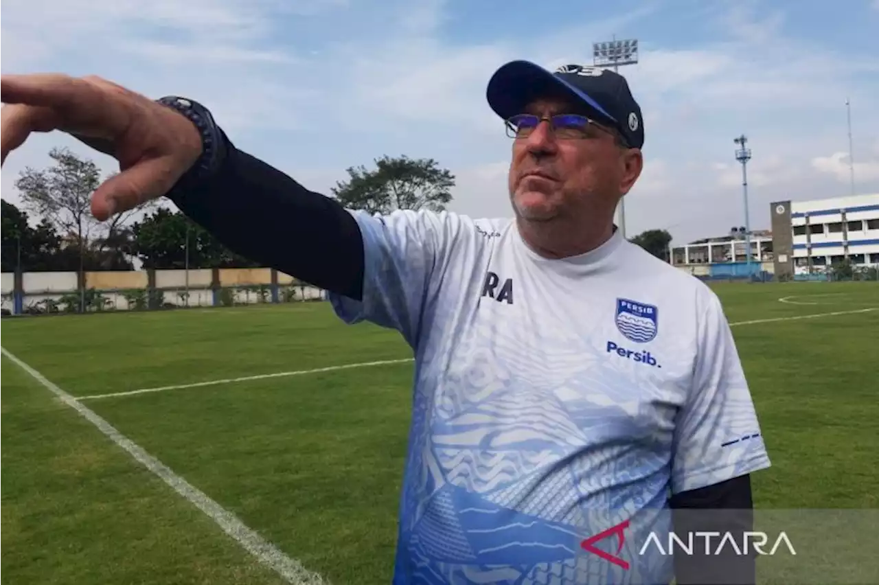 Didemo Bobotoh, Robert Alberts Mundur dari Kursi Pelatih Persib Bandung