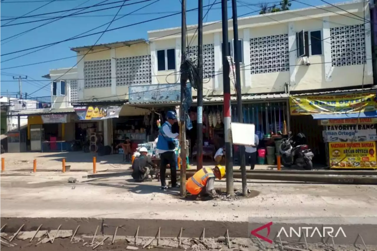 Tiang Listrik Sudah Berpindah, Perbaikan Jalan Tegal Danas Kembali Dilanjutkan