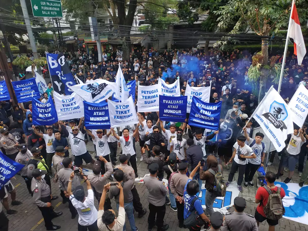 Yana Mulyana Meminta Bobotoh Tertib Saat Melakukan Demonstrasi di Bandung