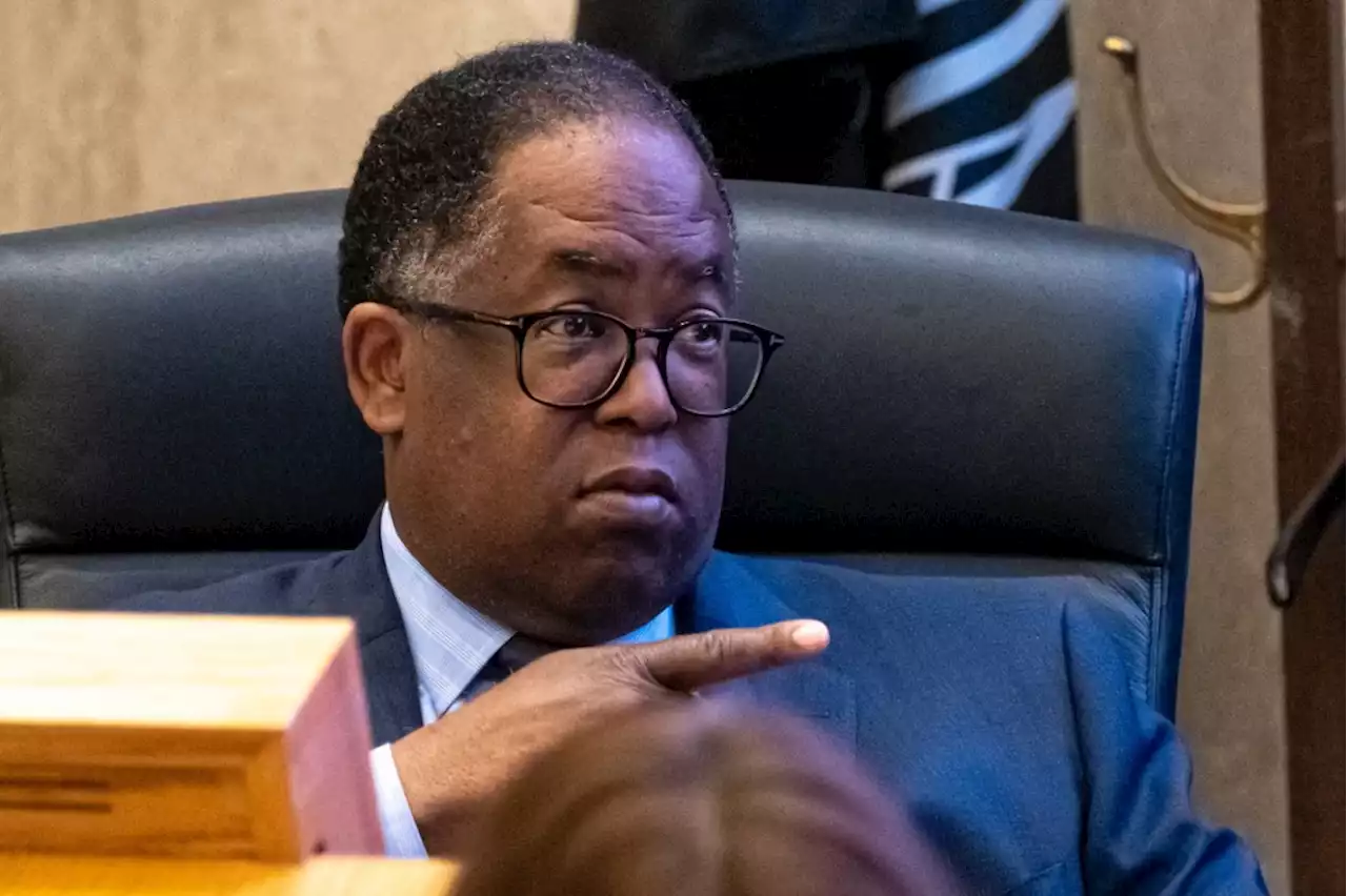 LA Council members seek answers on Ridley-Thomas’ pay suspension