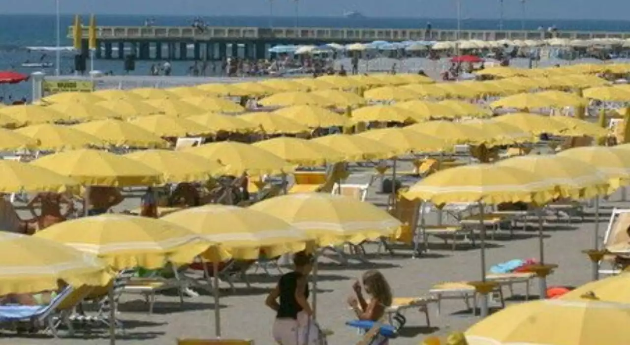 Ostia, rissa in uno stabilimento tra bagnanti: ragazzo ferito con un cacciavite. È grave