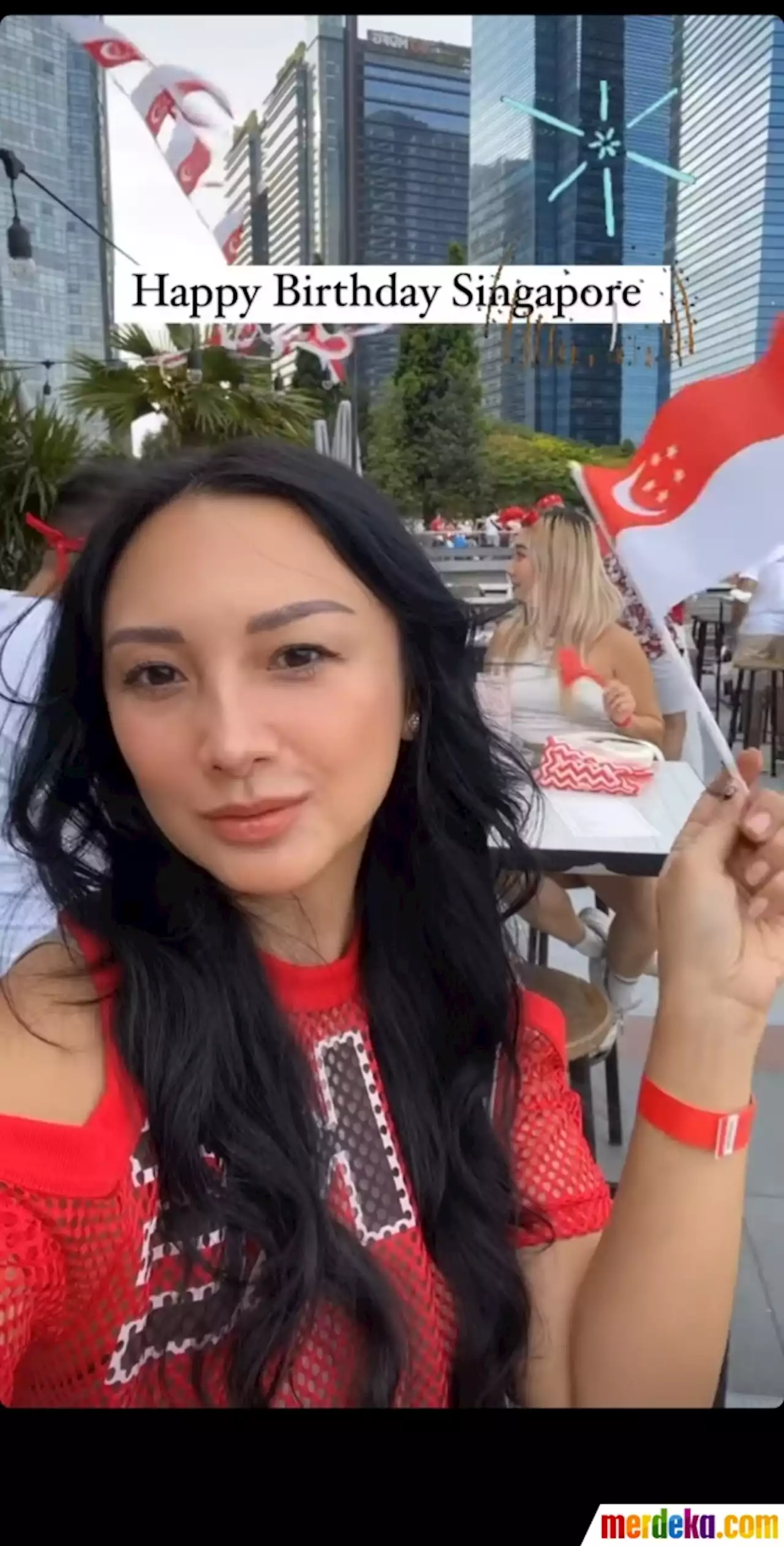 Foto : Potret Tata Cahyani Eks Istri Tommy Soeharto di HUT Singapura, Ada Orang Spesial | merdeka.com