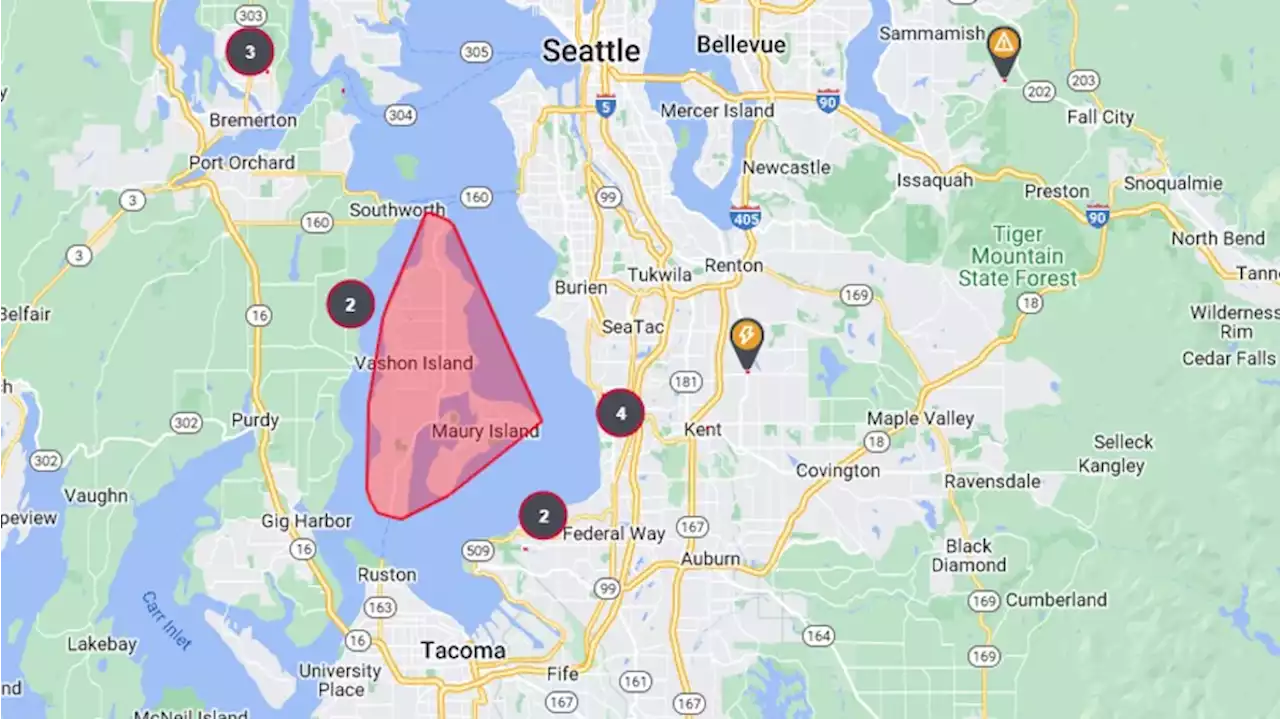 Thunderstorms rack the Puget Sound region, leaving thousands without power