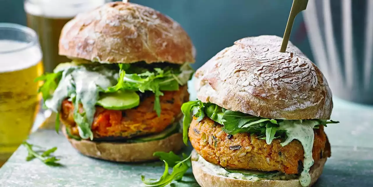 Sweet potato and wild rice burgers with green tahini dressing