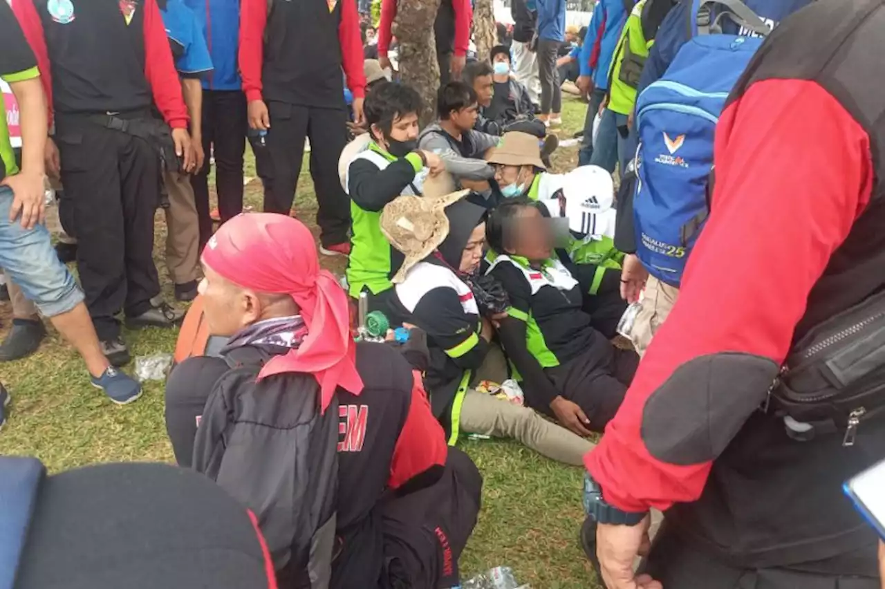 Kelelahan Long March dari Bandung, Ketua SBSI 1992 Pingsan Saat Demo di DPR