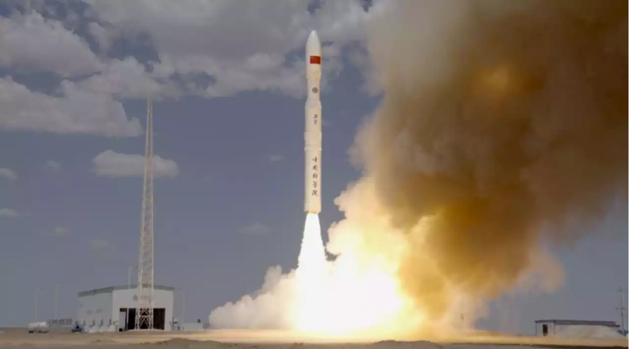 Big new Chinese rocket lofts 6 experimental satellites on debut launch (video)