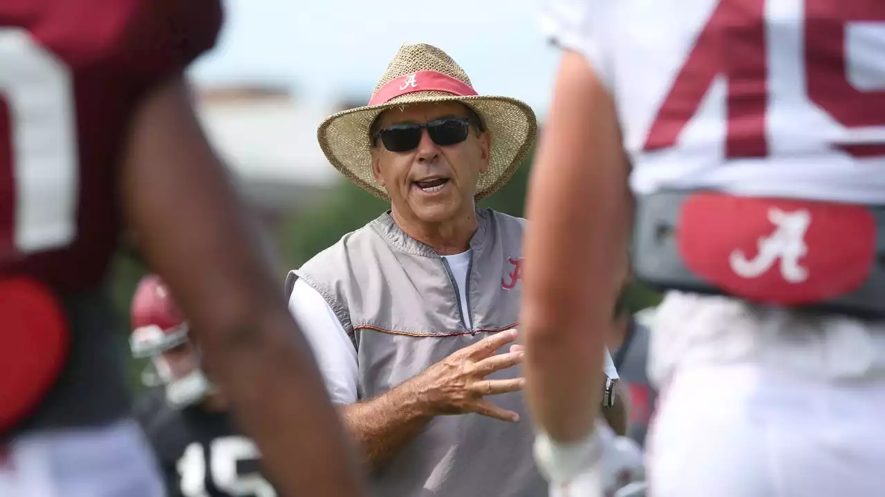 Nick Saban conducts players, Million Dollar Band in rendition of Alabama fight song