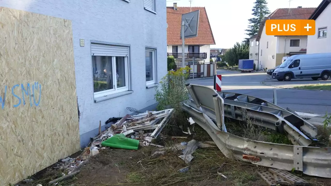 Polizei ermittelt nach tödlichem Unfall: Warum fuhr 82-Jähriger ins Wohnhaus?