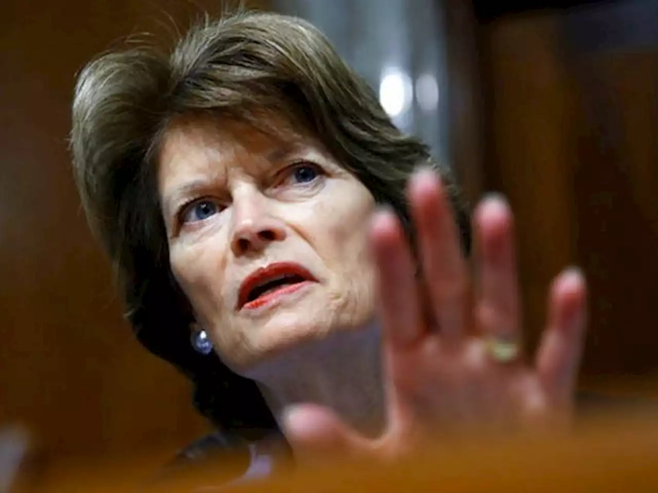 Lisa Murkowski Runs Away from Reporter’s Question About State Election Law