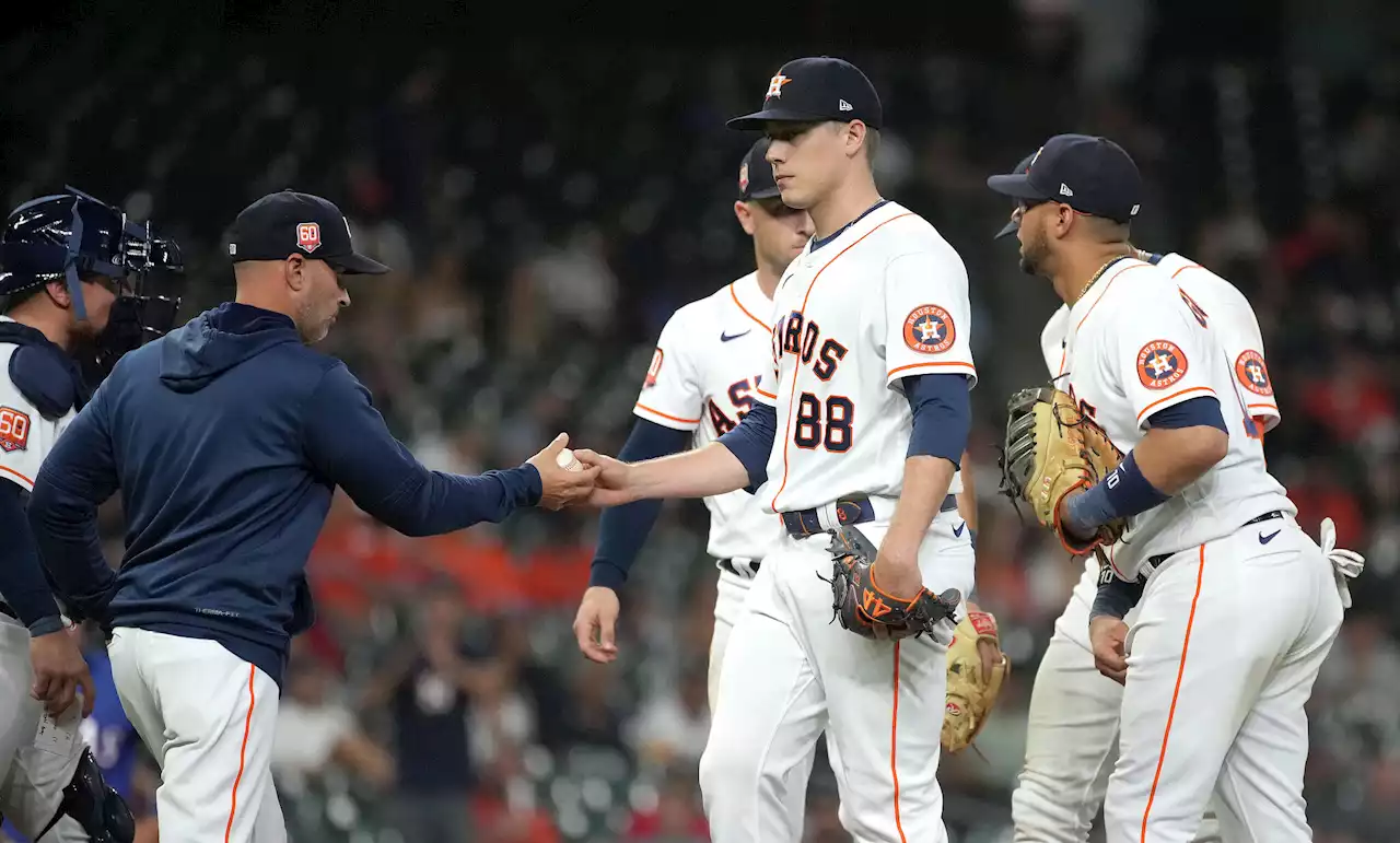 Astros' bullpen collapses in 10th inning in loss to Rangers