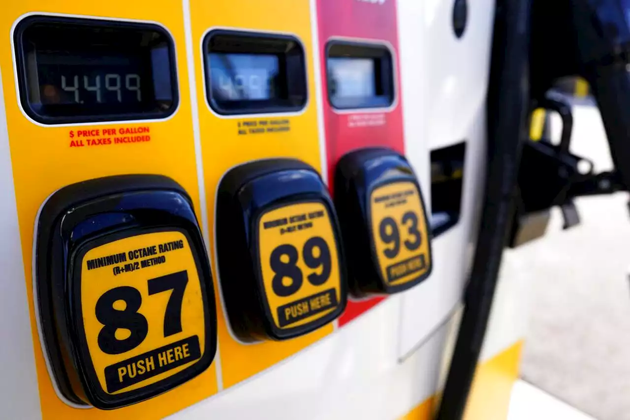 Gas prices in U.S. drop below $4/gallon for the first time in months